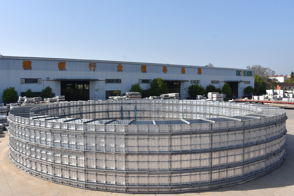 Versatile aluminum formwork